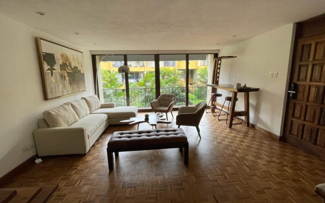 Se renta apartamento de dos niveles en Zona 10