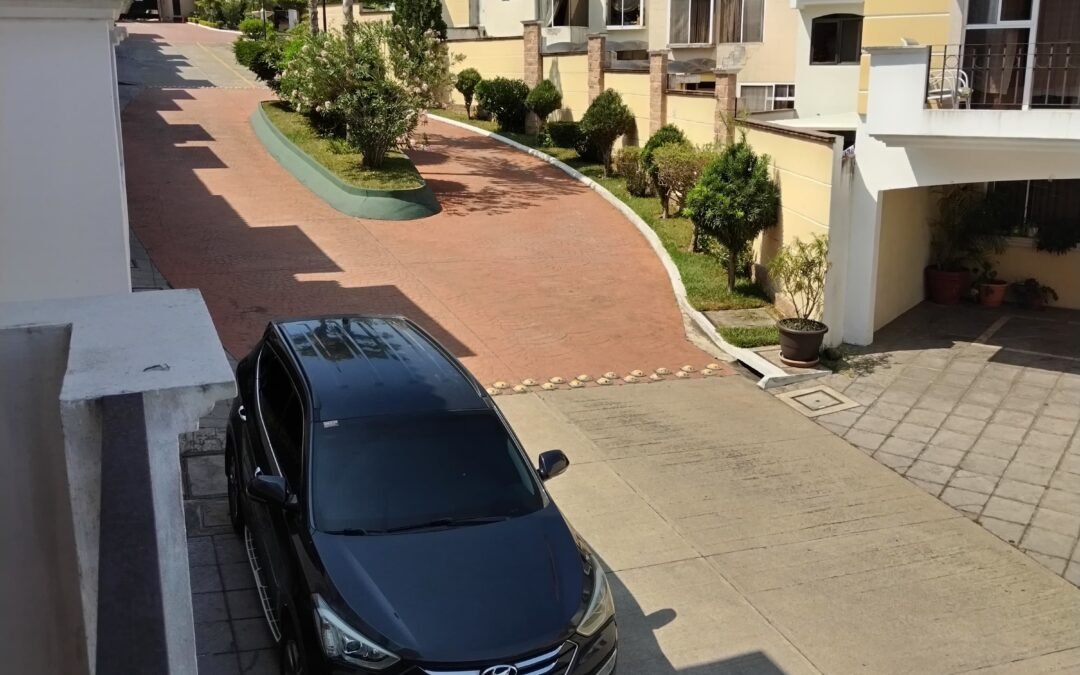 Se renta casa ubicada en Madeiras I, Condado Naranjo, Zona 4 de Mixco