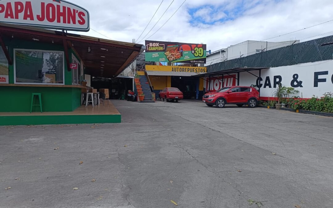 Se vende propiedad en sector salida al Atlántico 55m*18m