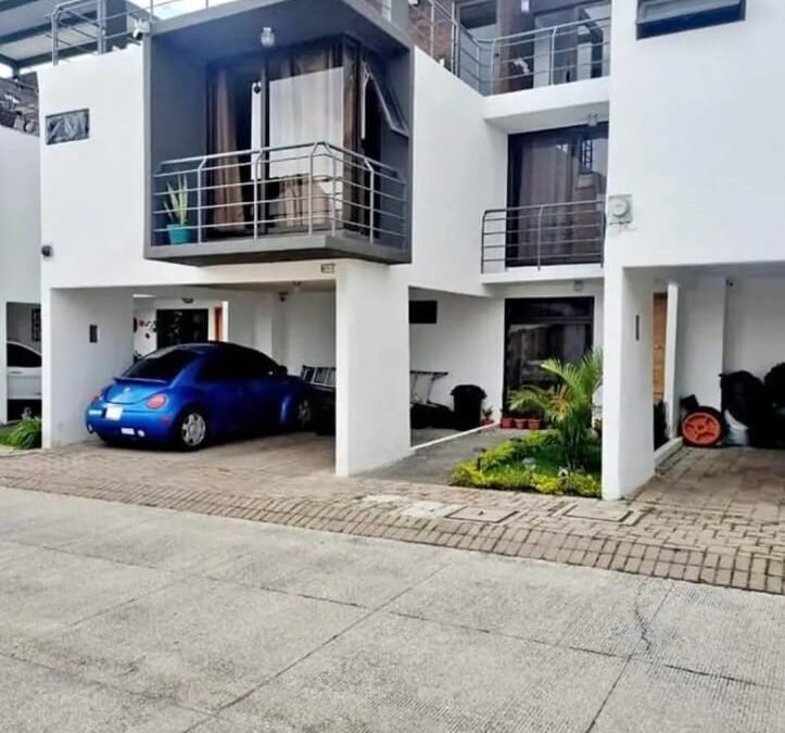 Se vende casa en Arrazola Country club, Fraijanes