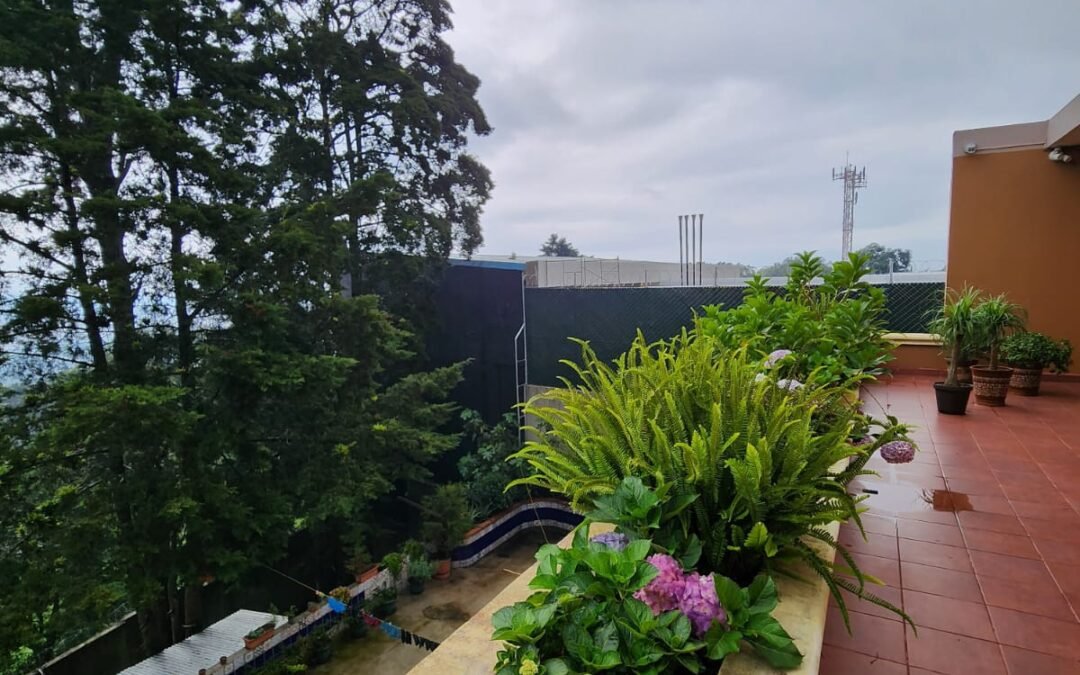 Se vende casa amplia de dos niveles ubicada en Camino a Piedra Parada Cristo Rey, Santa Catarina Pinula